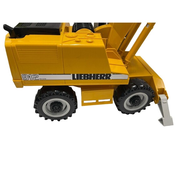 BRUDER 1/16 SCALE LIEBHERR 912 EXCAVATOR POWER SHOVEL Toy Digger Made In Germany - Picture 5 of 8